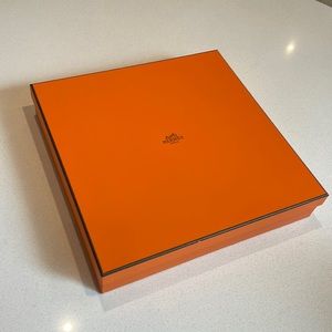 Original Hermes box in excellent condition